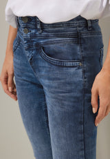 Slim Fit Jeans in High Waist